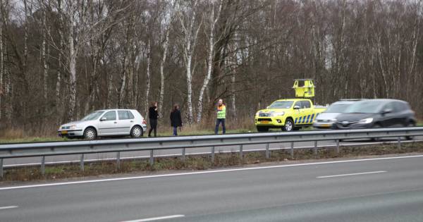 Roekeloze voetganger steekt drukke A50 over voor jerrycan benzine - De Stentor
