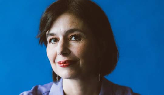 Geen grote tegenslagen, en toch voel je je futloos? Maite Goossens zoekt in nieuwe podcast naar verklaringen