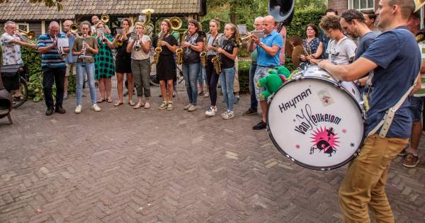 Mèùkelen is het motto in Heukelom (maar 'hermenieke' was te oubollig) - BD.nl