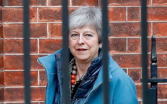 May wil samen met oppositieleider Corbyn uitweg zoeken uit brexit-impasse