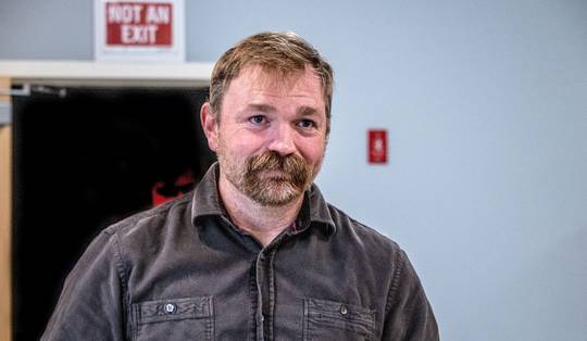 Oesterkweker Platner, hoop van Democraten in Maine, beschuldigd van verkrachting