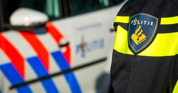 Politie zoekt twee jongeren na beroving in Gouda.