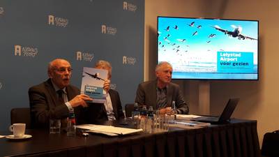 Actiegroepen publiceren vernietigend rapport over Lelystad Airport: ‘Opening vliegveld is onwettig’