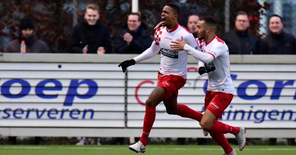 Invaller Charlton Vicento helpt Kozakken Boys aan zege - BD.nl