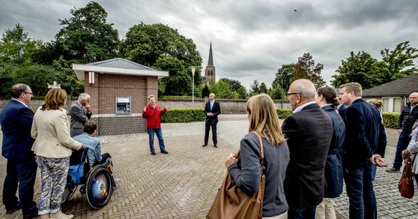 Diessen heeft een unieke pinkiosk als flappentap | Hilvarenbeek - Brabants Dagblad