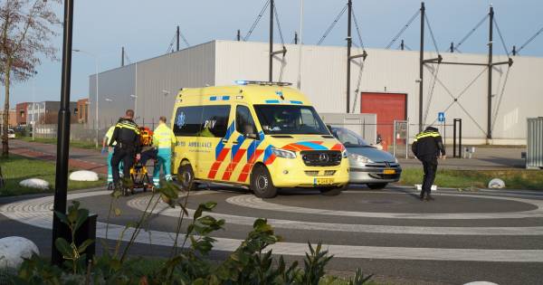Meisje gewond bij botsing met auto in Waalwijk.