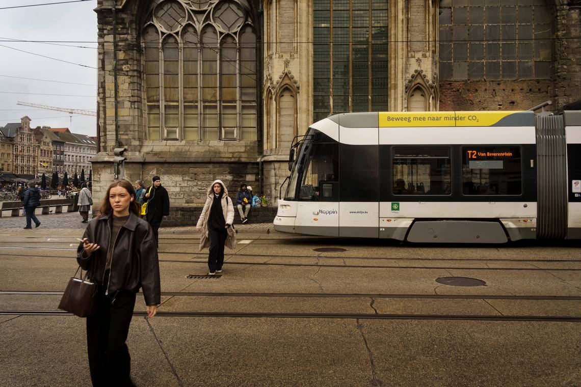 ‘Gestuntel duurt voort’: plots vallen de lokale besparingen op De Lijn 8 miljoen lager uit