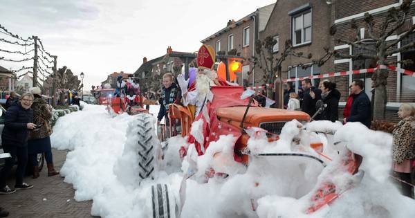 Plaatselijke sneeuwbui zit Sinterklaas in Ouwerkerk dwars
