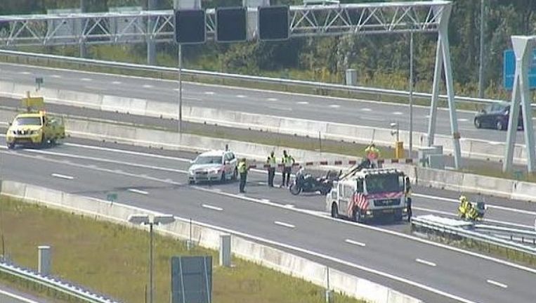 opnieuw motorrijder in botsing met slagboom bij coentunnel het parool