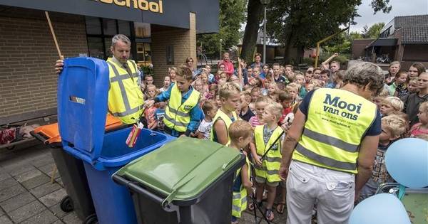 Kinderen Mariaschool Reutum aan slag met scheiden afval