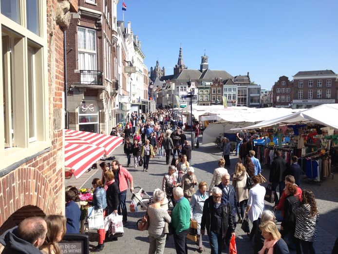 Willen Winkeliers In Centrum Den Bosch Op Vrijdag Koopavond S Hertogenbosch Bd Nl