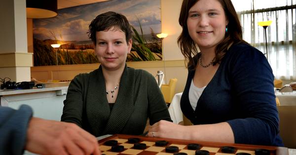 Leonie de Graag aan kop bij NK dammen - PZC