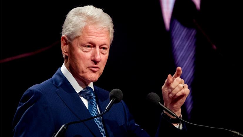 Bill Clinton onderhandelt al over filmrechten schrijfdebuut