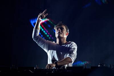 Martin Garrix (met een beetje hulp) weer achter draaitafels