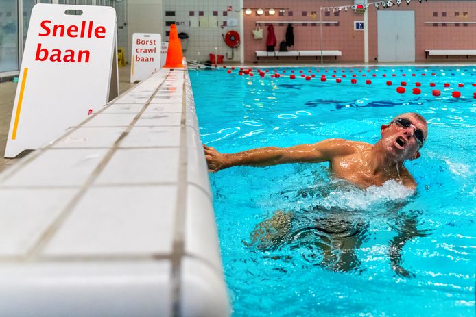 Super Welkom bij het nieuwe baantjes zwemmen: inhalen en douchen zijn JF-68