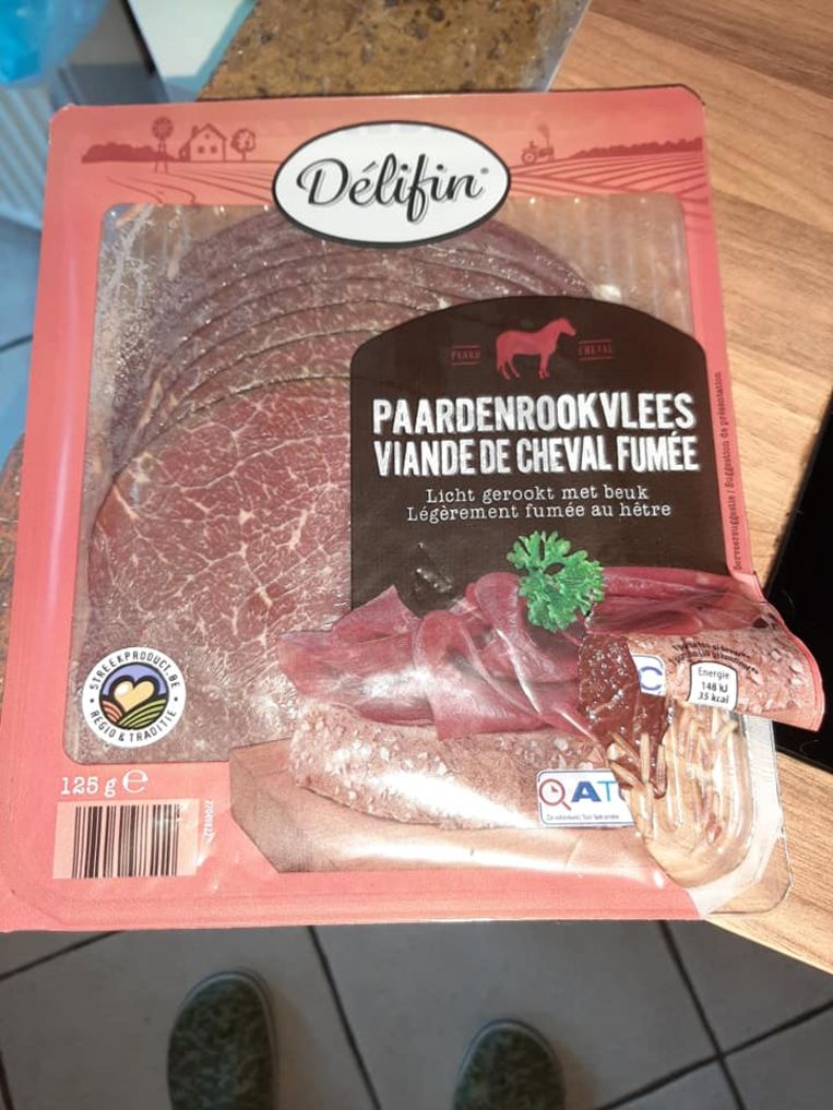 In de verpakking paardenrookvlees van Délifin gekocht bij Aldi werden maden aangetroffen.