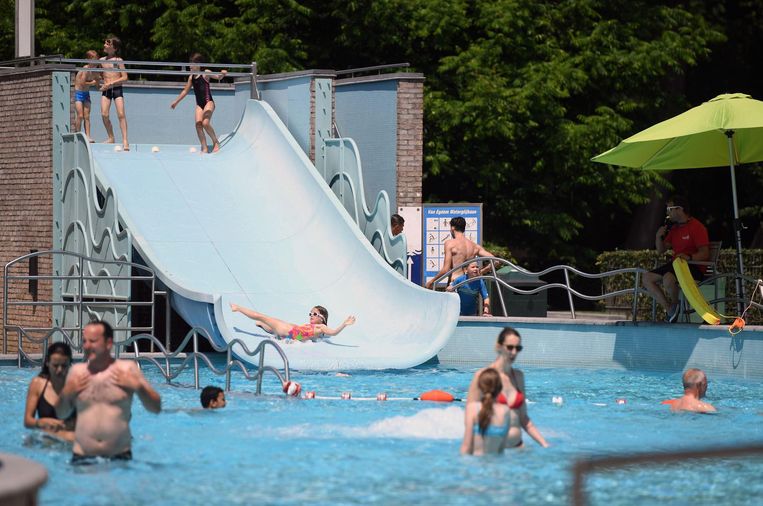 Leuvenaars En Studenten Genieten Van Zomerse Lentedag Leuven In De Buurt Hln