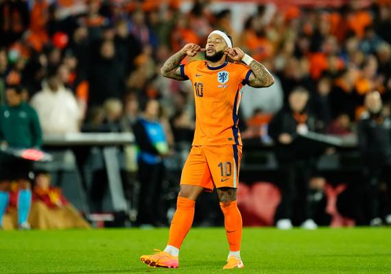 Déze gebaren maken Oranje-spelers bij een goal, maar wat betekenen ze? 