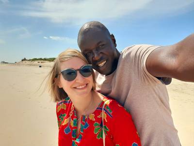 Vlaams-Senegalees koppel moest elkaar bijna een jaar missen door de coronacrisis: “We waren nerveus om elkaar terug te zien, maar in de lente trouwen we voor echt”
