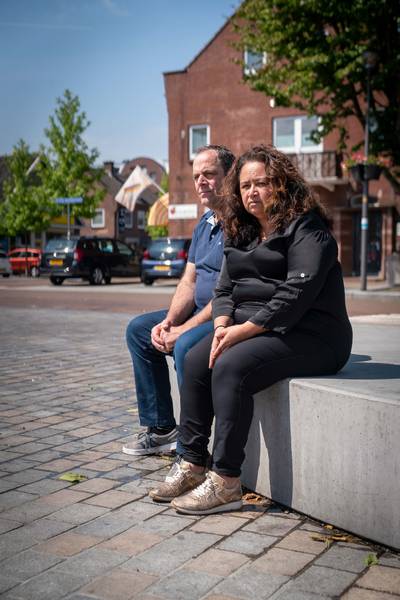Piero en Nina staan op straat na brand in Herveld, zonder hondjes: ‘We hebben niets meer’