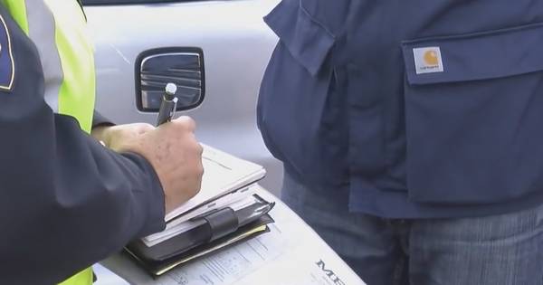 Boetes voor rijden met defecte aanhangers | Zeeuws nieuws | pzc.nl - PZC