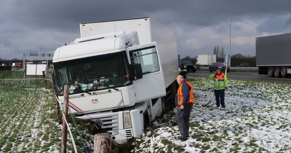 Berging vrachtwagen op A58 bij Gilze zorgt voor lange file tot Tilburg - BN DeStem