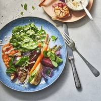 Geroosterde groenten met linzenpuree & tahinsaus