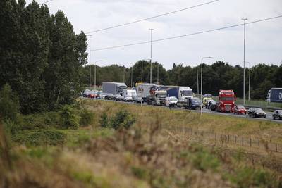 Auto's botsen op elkaar op A73 richting Nijmegen, file neemt af