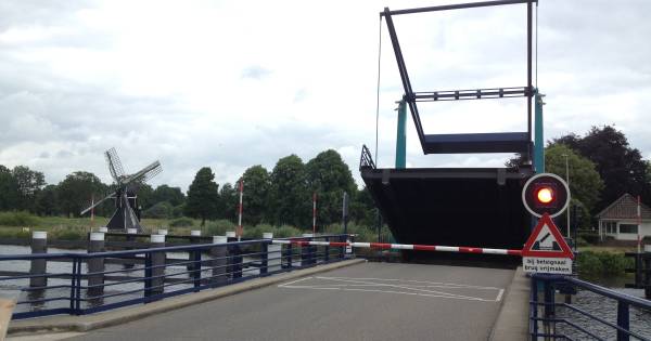 Brug over Oude IJssel bij Laag-Keppel na storing weer open - De Gelderlander
