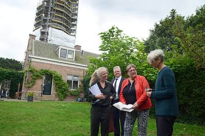 Nog even en de vuurtoren van Haamstede staat weer te shinen in het duinlandschap