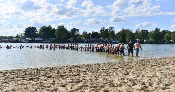 Persoon in de problemen bij Prinsenmeer in Ommel, duikteam en traumaheli opgeroepen.