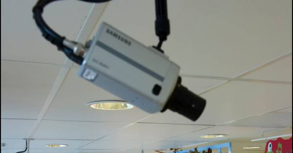 Mistgeneratoren verrassen drietal inbrekers bij Albert Heijn Gennep - De Gelderlander