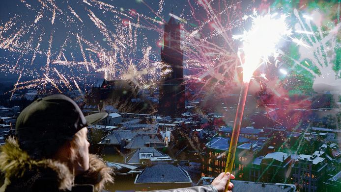 Teruglezen: Champagne, vuurwerk in de mist en autobranden | Utrecht | AD.nl