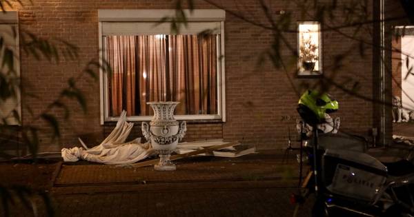 49-jarige man aangehouden bij inval met arrestatieteam in Liempde - BD.nl