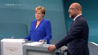 Angela Merkel laat zich niet kraken door rivaal Schulz