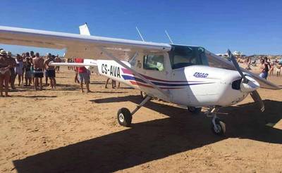Vliegtuigje maakt noodlanding op Portugees strand: twee doden