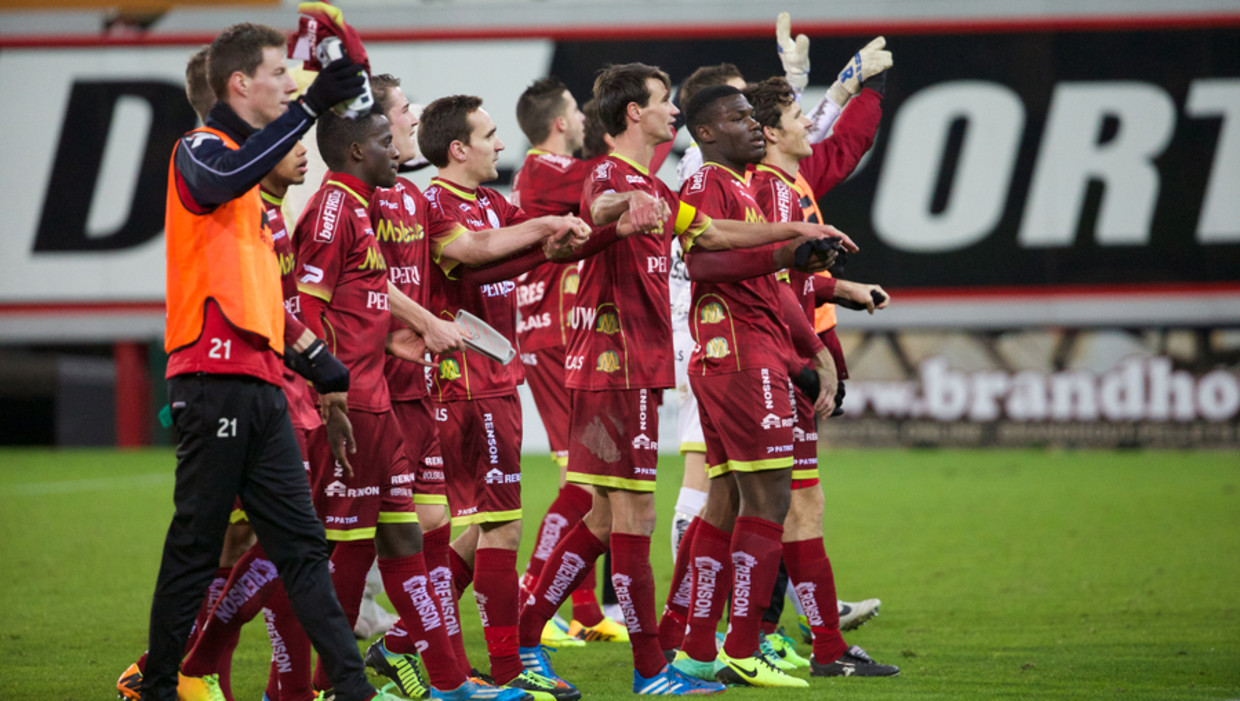 Spelers Zulte Waregem beuren zieke kinderen op | De Morgen