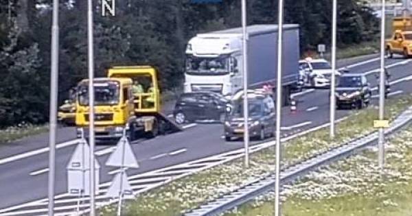 Rijstrook op A325 richting Nijmegen dicht na ongeluk bij Elden.
