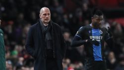 “Wat bezielde hem?”: Engelse pers bikkelhard voor Club-verdediger Simon Deli na dom rood