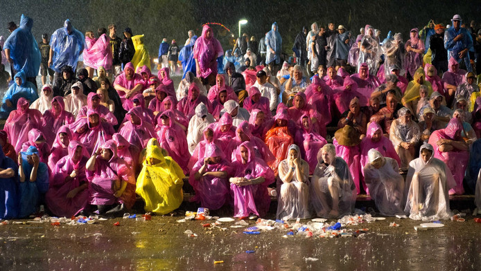 Noodweer Pinkpop 2014 / Rolling Stones maken Pinkpop gek | RTL Boulevard / Woensdag, 11 juni 2014 noodweer op pinkpop code rood: