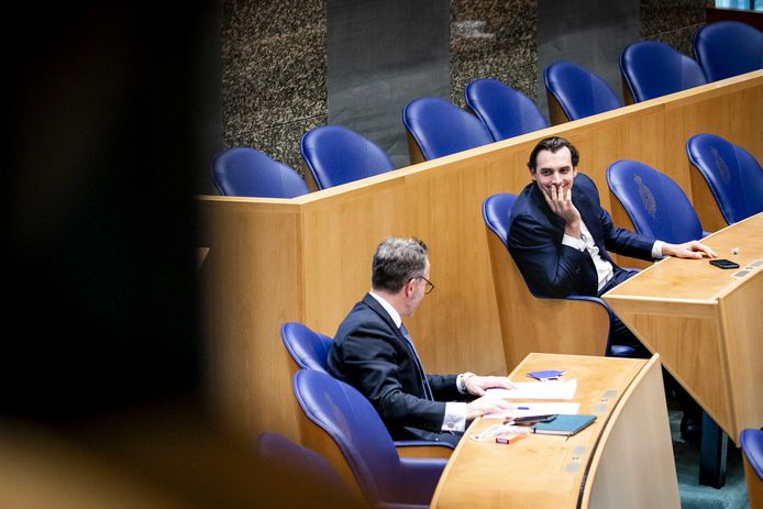 Thierry Baudet en Wybren van Haga (Forum voor Democratie) afgelopen week tijdens de stemmingen na afloop van het vragenuur in de Tweede Kamer.