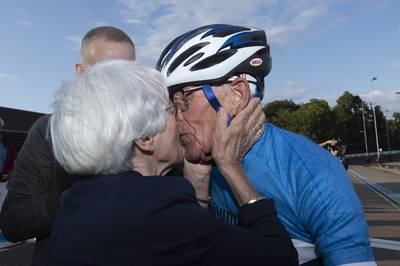 Regenboogtrui voor Turbo Theo na een dolle donderdag