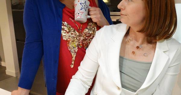Theatergroep Grof Brood speelt 'Elf uur stipt' in Hulst - PZC