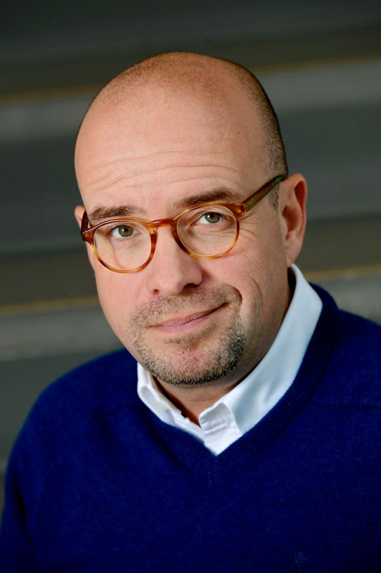 Sven Ornelis rouwt om zijn overleden kat: “Slaap nu maar goed, lieve ...