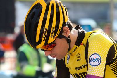 Roosen na val met knieblessure naar ziekenhuis