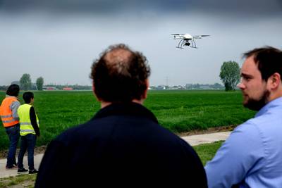 Drones sneller en vaker de lucht in: agrariërs blij