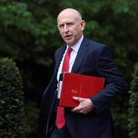 Britse defensieminister stapt op omdat zijn departement te weinig geld krijgt