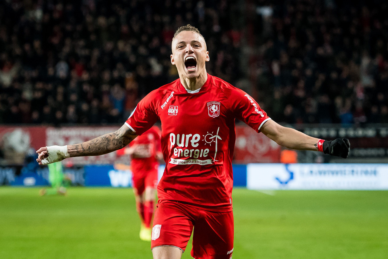 Bijen en Lang helpen FC Twente met late goals aan zege op Sparta | Foto | bd.nl