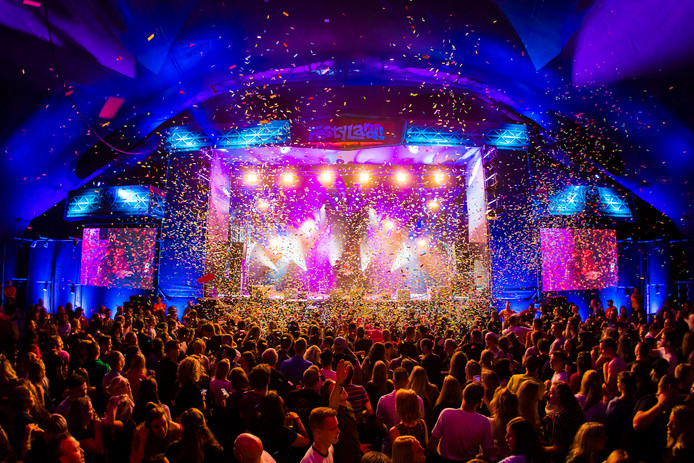 Bezoekers van FestyLand houden wel van een feestje.