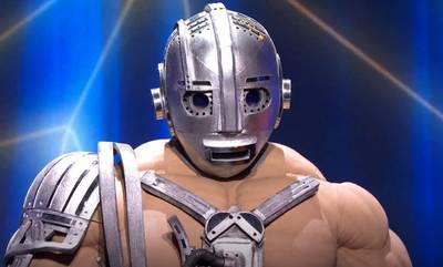 Mysterieuze robot wint The Masked Singer, maar wie zit er toch in?